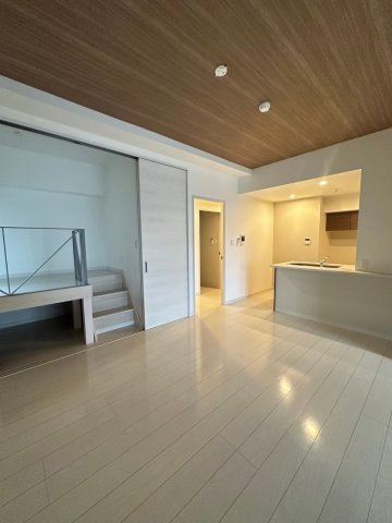 MODERN ASPIRATION平尾駅前の居間・リビング
