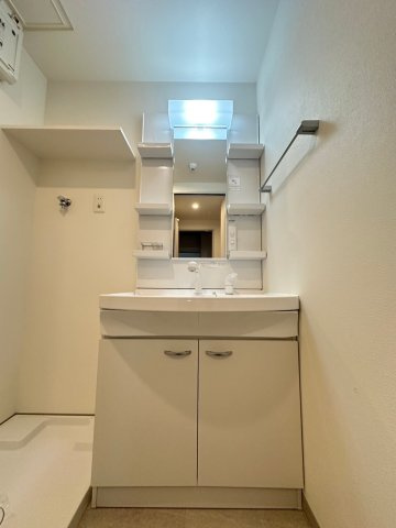 MODERN ASPIRATION平尾駅前の独立洗面台