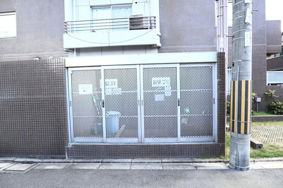ノバ守口のその他共用部分|ゴミ捨て場
■物件内覧・資金計画相談・住宅ローン相談、リフォーム相談、お問合せ受付中■
※当日・翌日のご内覧、ご相談はお電話でのお問合せがスムーズです！