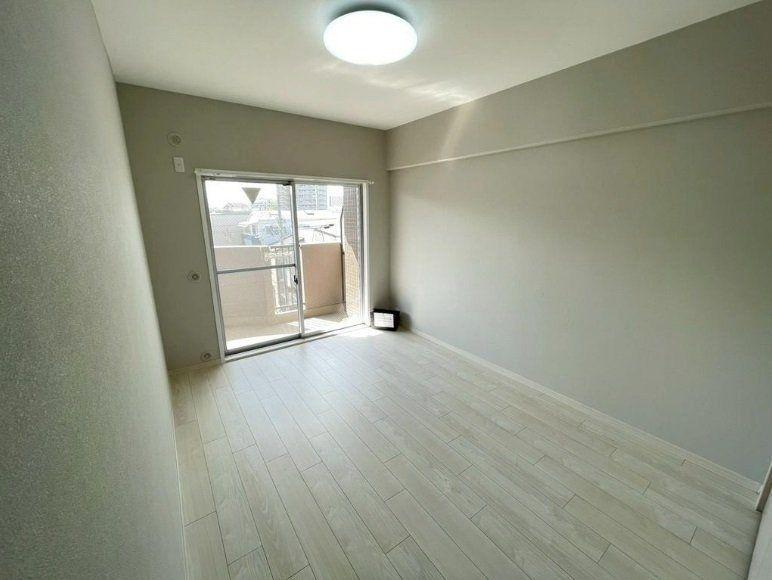 ノバ守口の洋室|洋室6.0帖
■物件内覧・資金計画相談・住宅ローン相談、リフォーム相談、お問合せ受付中■
※当日・翌日のご内覧、ご相談はお電話でのお問合せがスムーズです！