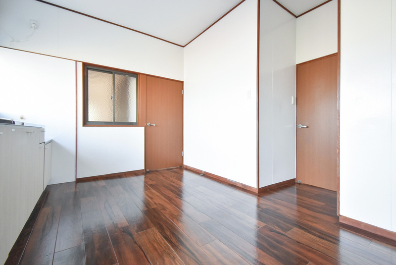 上津町戸建の居間・リビング|こちらの居間で趣味の時間をお楽しみください