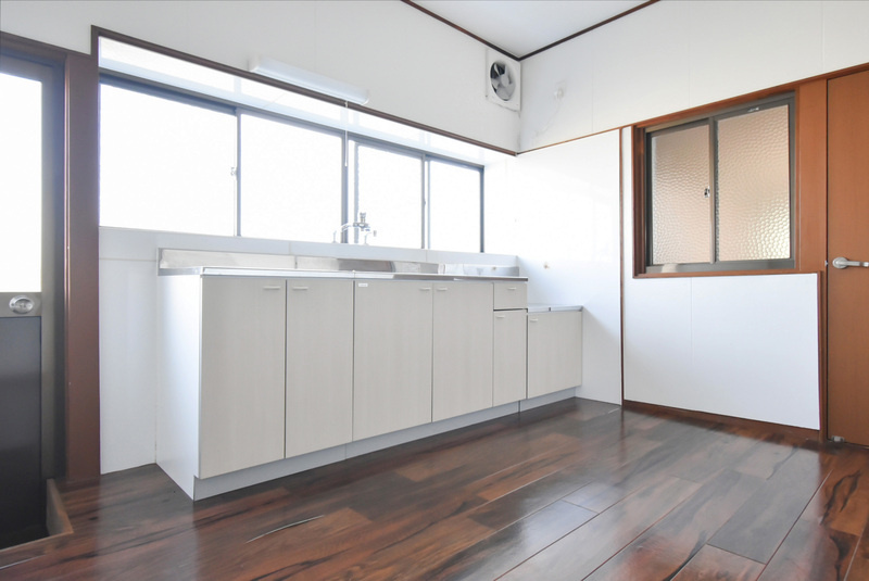 上津町戸建のキッチン|キッチンでお料理をお楽しみください