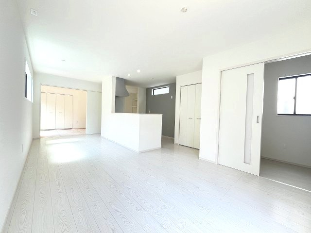 【居間・リビング】 | 糟屋郡宇美町井野5期　1号棟（全3棟）【仲介手数料無料・0円】 | 施工例。施工例は完成時と異なる場合があります。