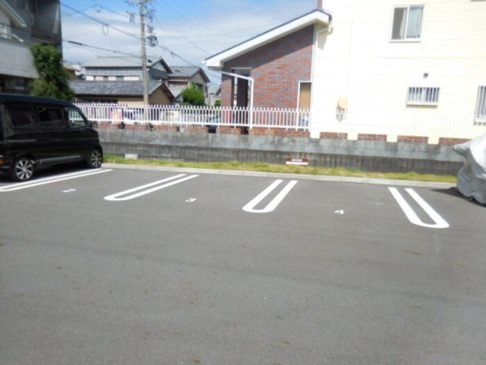 クロスＦＫの駐車場