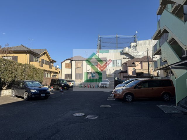 メイハイムひばりヶ丘の駐車場