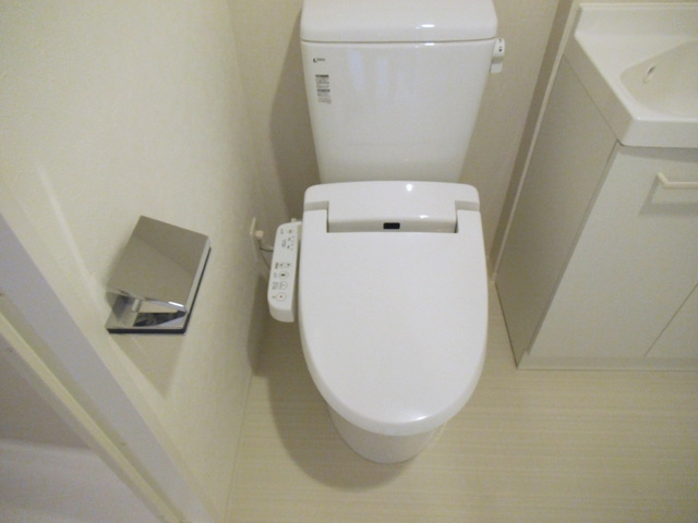 ブランノアール北赤羽のトイレ|トイレは温水洗浄便座機能付き！