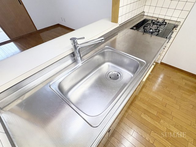 フクロク・ハイ・マンション３号館のキッチン|シンク、調理スペースが広々☆