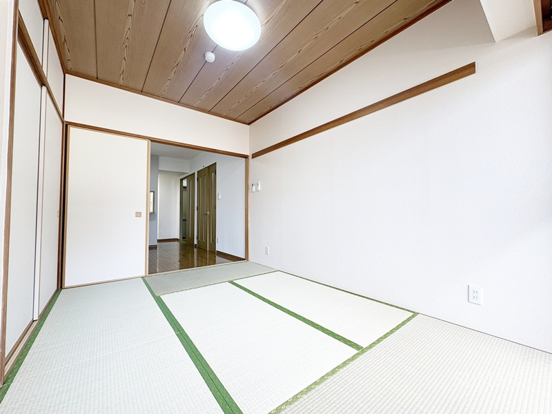 フクロク・ハイ・マンション３号館の和室|柔らかい畳が心地よい和室☆