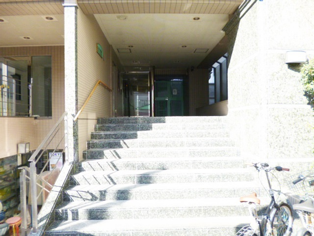 北区西ケ原１丁目の賃貸マンションのロビー|立派なエントランスです☆