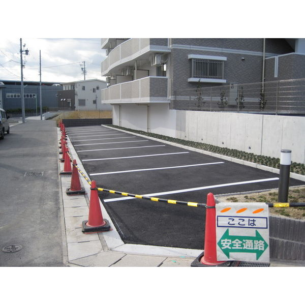 ロゼック大高の駐車場