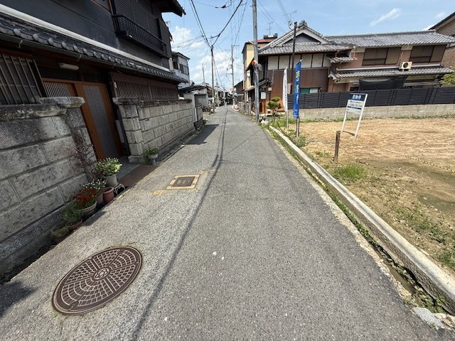天理市中山町　売土地の前面道路含む現地写真