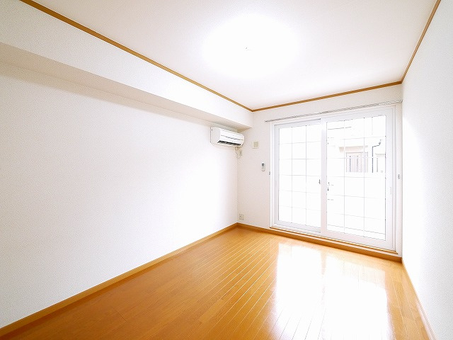 サンモールＳの内装|個人の部屋や寝室として使える洋室です