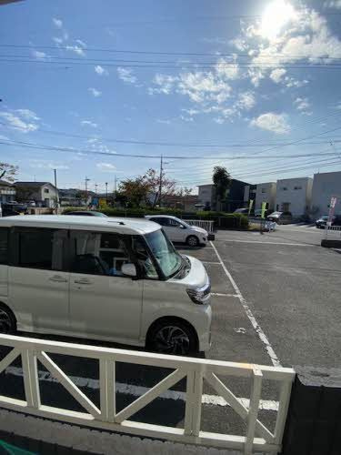 イーストパーク坂本 Ａ棟の駐車場