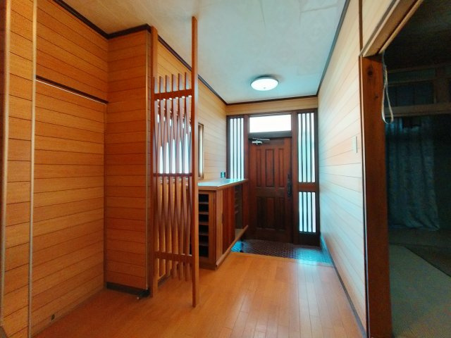 大黒町戸建ての玄関