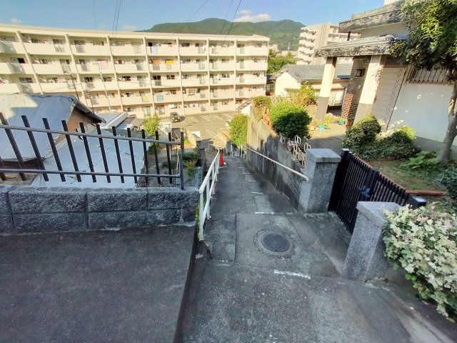 大黒町戸建ての前面道路含む現地写真