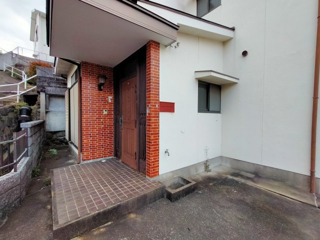 大黒町戸建ての玄関