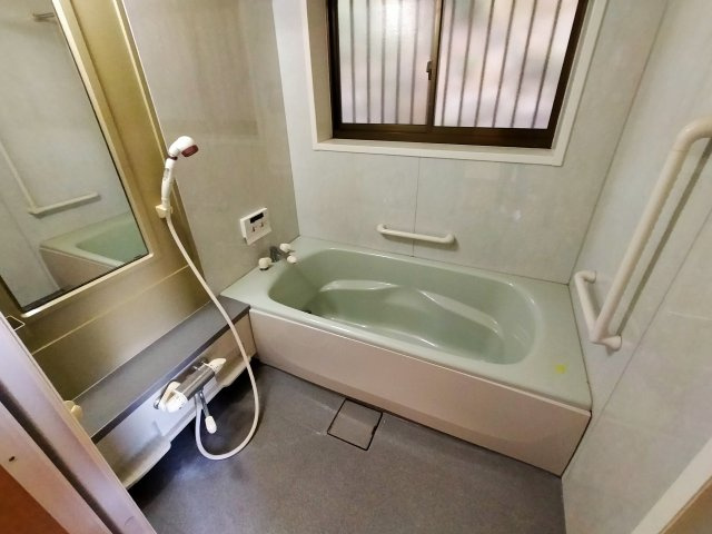 大黒町戸建ての浴室