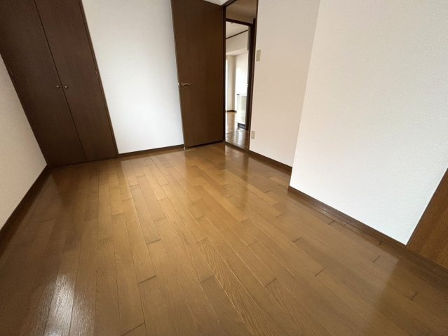 太田マンションの洋室