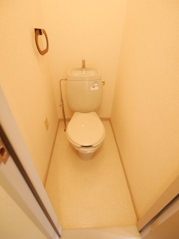 サンライフ宮野Bのトイレ|温水洗浄便座つきます。