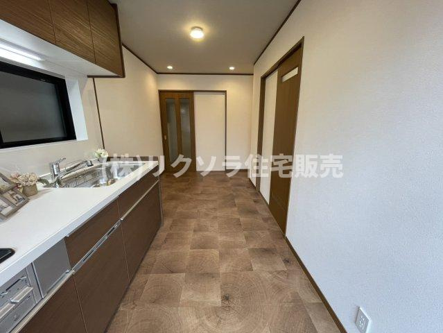 金田町　中古一戸建てのキッチン|DK7.6帖
■物件内覧・資金計画相談・住宅ローン相談、リフォーム相談、お問合せ受付中■
※当日・翌日のご内覧、ご相談はお電話でのお問合せがスムーズです！