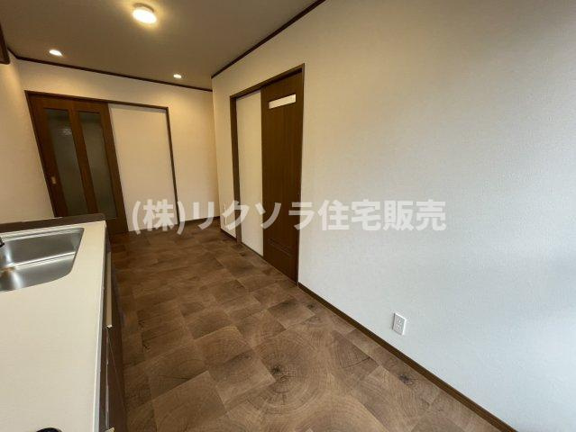 金田町2丁目　中古一戸建ての居間・リビング|DK7.6帖
■物件内覧・資金計画相談・住宅ローン相談、リフォーム相談、お問合せ受付中■
※当日・翌日のご内覧、ご相談はお電話でのお問合せがスムーズです！