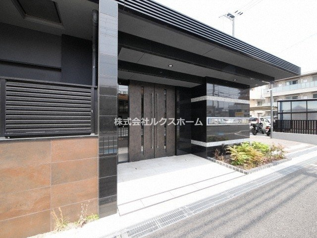 S-RESIDENCE千里丘のエントランス