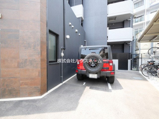 S-RESIDENCE千里丘の駐車場