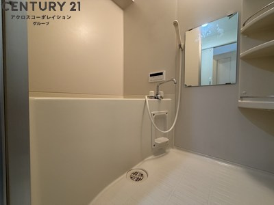 約1坪サイズのお風呂で足を伸ばして入浴できます☆