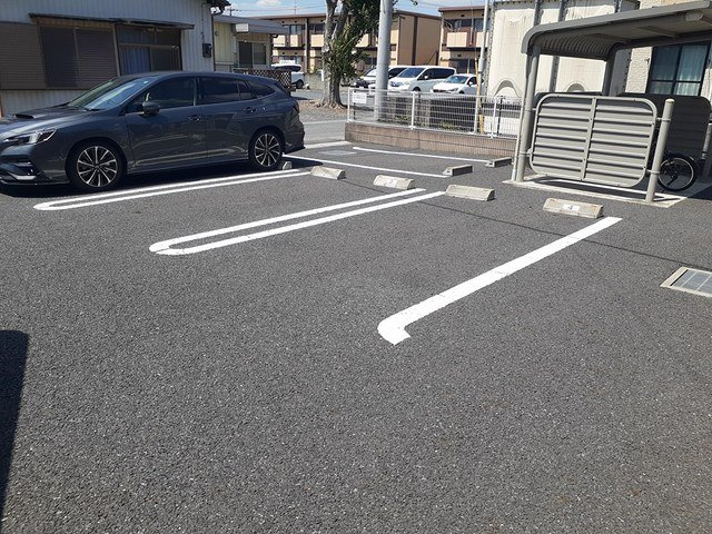 カーサ・パルドⅢの駐車場