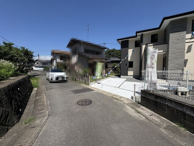 【その他】 | 大野城市牛頸2丁目2期　1号棟（全1棟）【仲介手数料無料・0円】 | 現地写真。前面道路です。