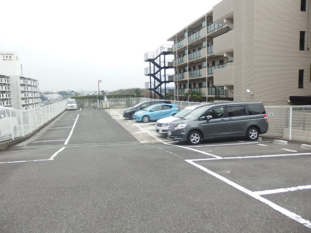 サニークレスト港南の駐車場|駐車場