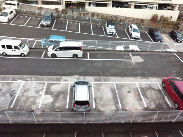 サニークレスト港南の駐車場