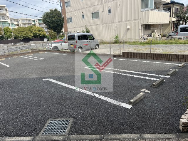 アズーリの駐車場