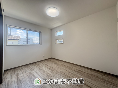 【洋室】 | クライン佐野市伊勢山町第2期　 | 窓が多く明るい室内が好印象☆