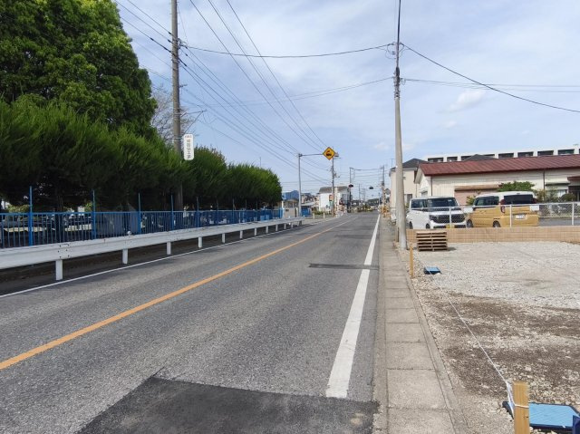 BLOOMING GARDEN　本庄市小島南1丁目の前面道路含む現地写真