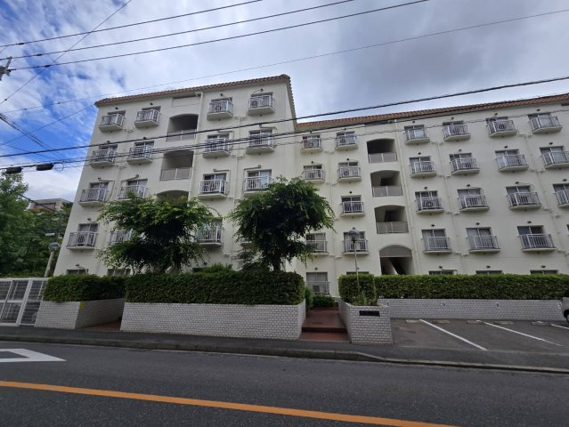 大濠ハウスの外観|綺麗に整備されている外観です☆植栽に囲まれていて清潔感があります☆