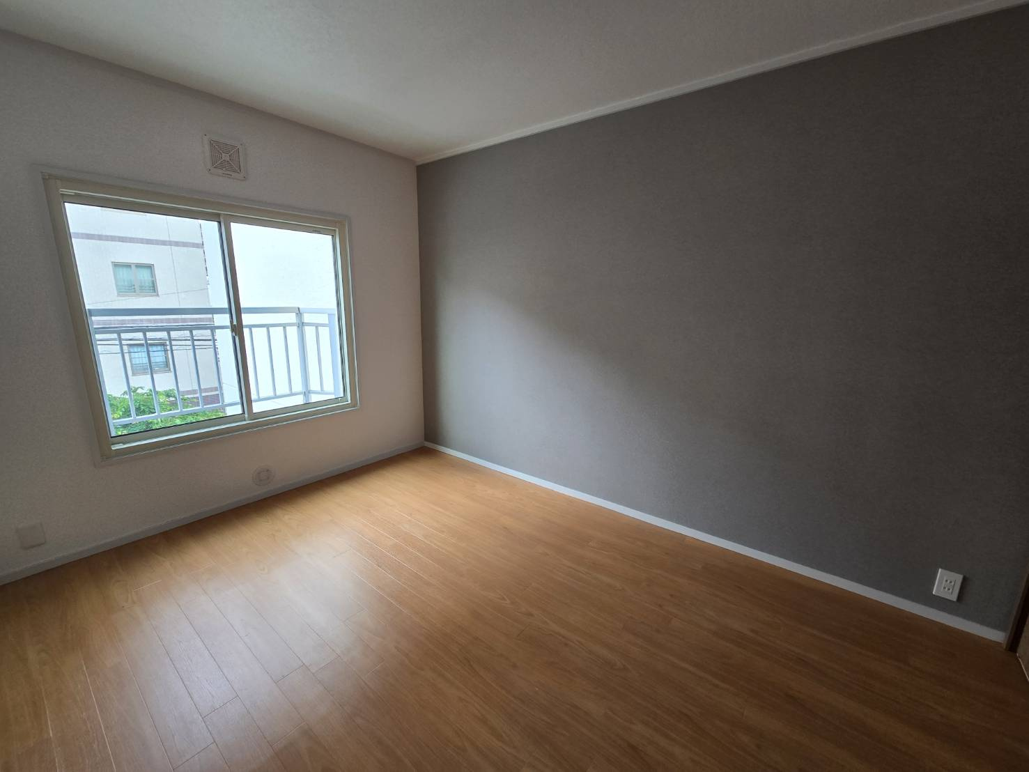 大濠ハウスの洋室|落ち着いた色合いで、居心地が良さそうなお部屋です☆