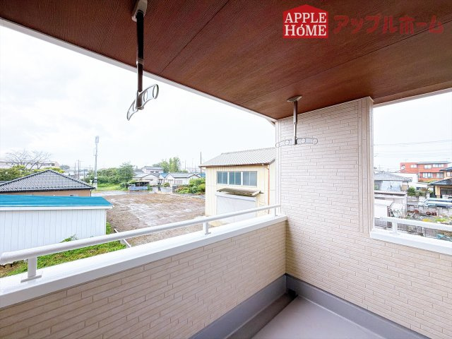[新築住宅] 深谷市東方町 第5 全1棟のバルコニー|インナーバルコニーで突然の雨でも安心♪直射日光を防げるので、紫外線を気にせず自然の光や風を感じながら日光浴もできちゃいます♪