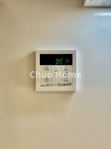 関屋ステーションハイツの発電・温水設備|【給湯リモコン】外での一日を忘れさせてくれるオートバス機能でお好みの湯量・温度に調整された浴槽。