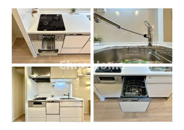 関屋ステーションハイツのキッチン|【システムキッチン】ワイドで収納豊富な使い勝手の良いシステムキッチンには、食洗器・伸縮タイプのキッチン水栓、三ツ口コンロ・魚焼きグリルなどの便利な設備が標準完備されています。