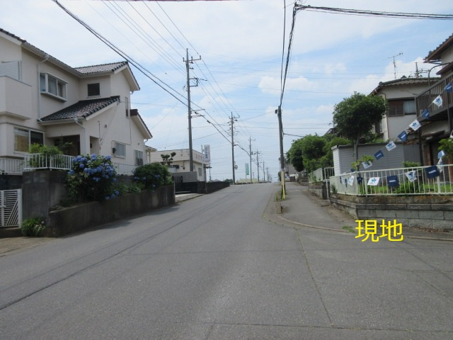 中古戸建　深谷市萱場373-27（期間限定現況販売）の前面道路含む現地写真