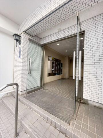 スカイコート保土ケ谷のエントランス
