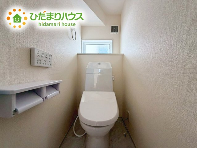 いわき市自由ケ丘4期　新築戸建　1号棟のトイレ|温水洗浄便座なら、年中温かいので、安心して座ることができます。さらに、身体が冷えることもないため、便座カバーを付ける必要もありません。