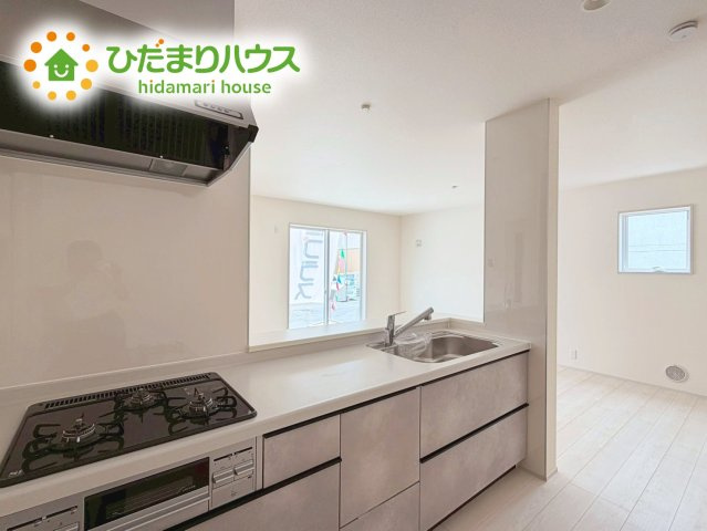 いわき市自由ケ丘4期　新築戸建　1号棟のキッチン|料理をしながらでも、ご家族との会話を楽しめる対面式キッチン♪