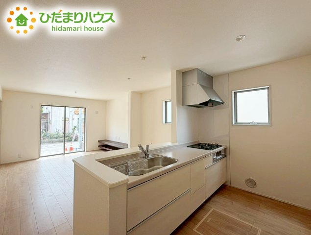 いわき市自由ケ丘4期　新築戸建　2号棟のキッチン|カウンターは少し高くなってますので、手元が隠れて来客からは見えにくくなってます♪