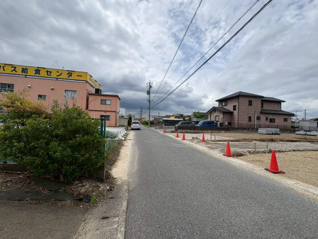 リーブルガーデン　羽島郡岐南町平島第1　全4区画分譲の前面道路含む現地写真|「現地（2026年6月4日）撮影」　
■前面道路　
■ヤマダ不動産　株式会社リライフ