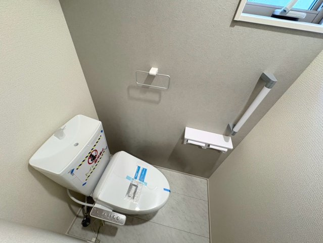 リーブルガーデン　羽島郡岐南町平島第1　全4区画分譲のトイレ|超表面平滑加工とイオンパワーの「セフィオンテクト」加工で、汚れが付きにくく落ちやすい仕様で清潔です。
便器にフチがないので汚れが隠れて見えない部分がありません。お手入れがとってもラクラクです。