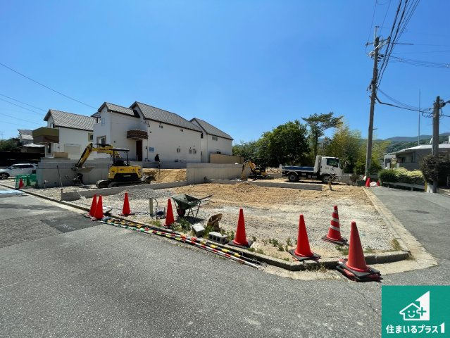 西宮市五月ケ丘　第2期　新築一戸建ての外観|周辺は落ち着いた街並みの住宅地！子育てがしやすい住環境です！まだ未完成ですが、現地でしかわからない事もございます。是非一度ご覧ください。