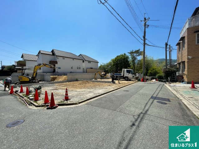 西宮市五月ケ丘　第2期　新築一戸建ての前面道路含む現地写真|周辺は落ち着いた街並みの住宅地！子育てがしやすい住環境です！まだ未完成ですが、現地でしかわからない事もございます。是非一度ご覧ください。
