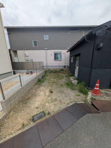 大久保町松蔭倉庫の庭